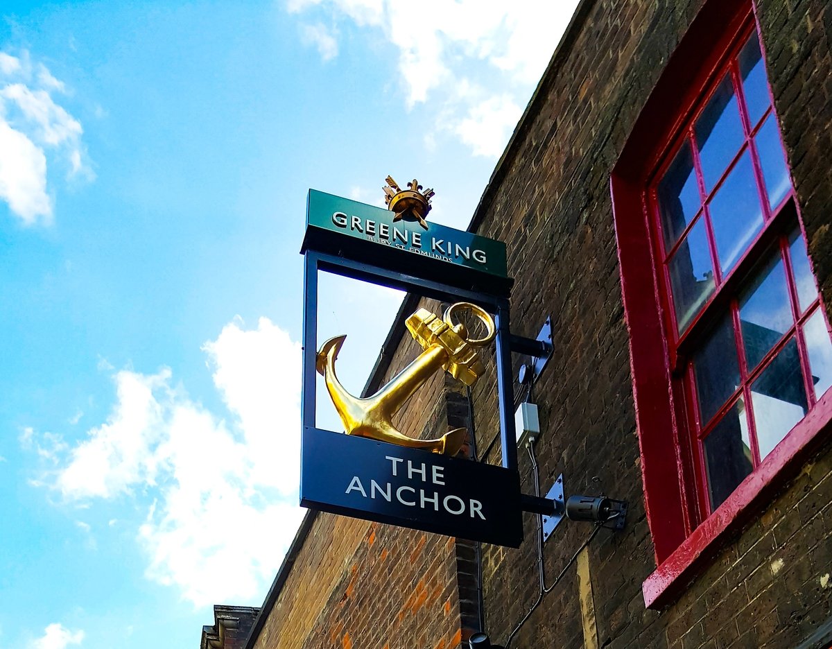 the anchor banskide street sign with iconic gold anchor