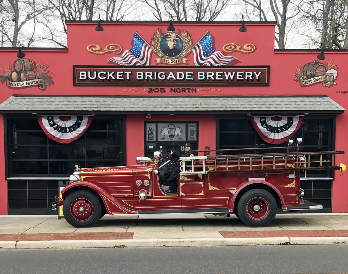Antique firetruck in front of Bucket Brigade Brewery